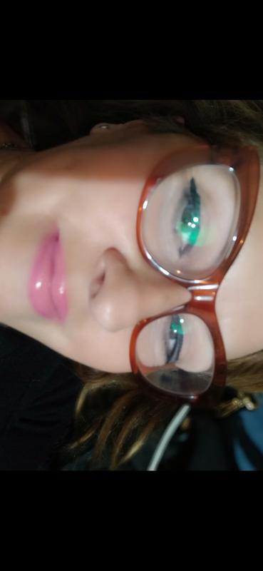 Muy duradero mi color de labios,por cierto es el número 6