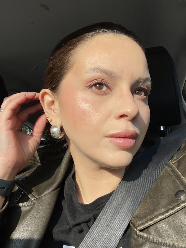 Maquillaje intacto sin rojeces