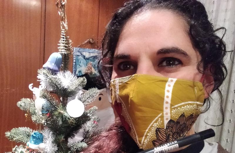 Lista para salir con maquillaje Tatoo Liner.