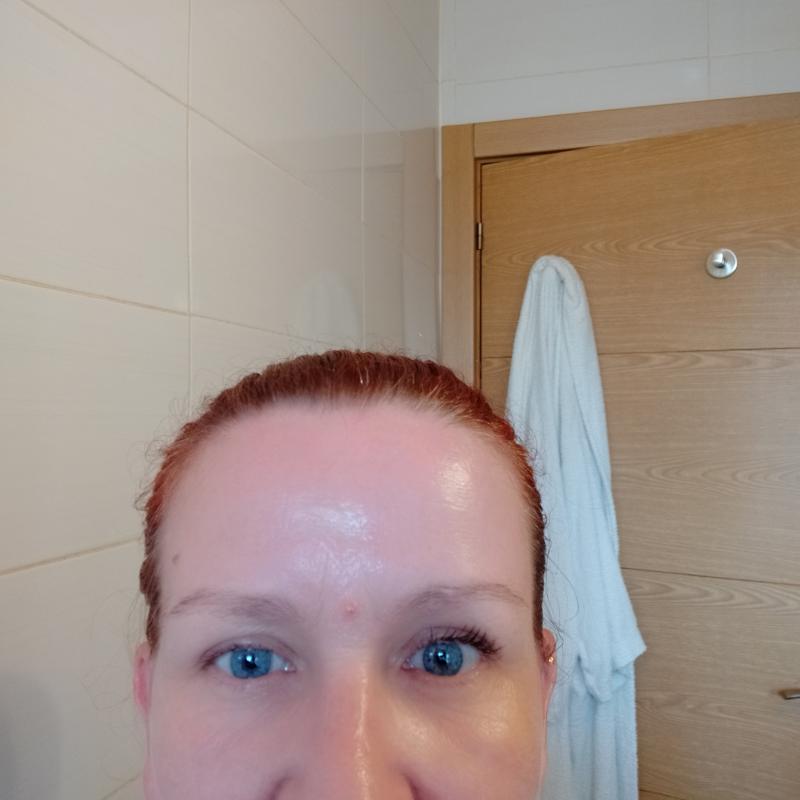 Un ojo con máscara