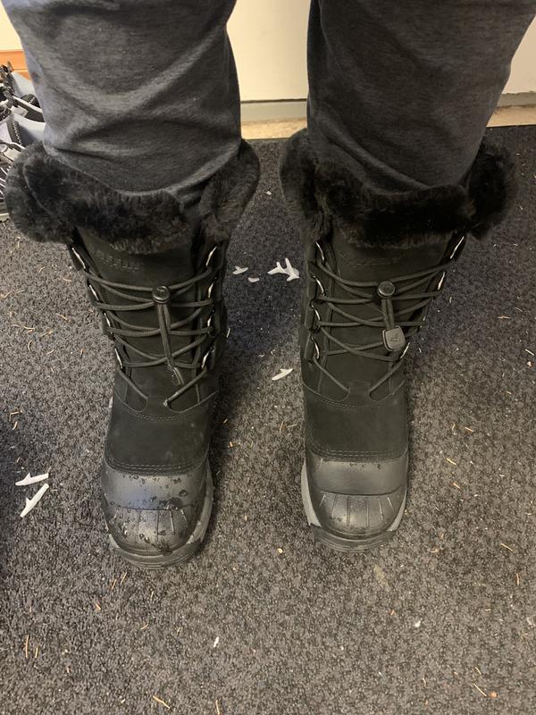 Size 9 Chloe Baffin boots