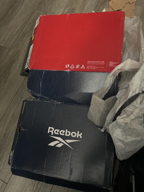 Horrible packaging and a sole missing.