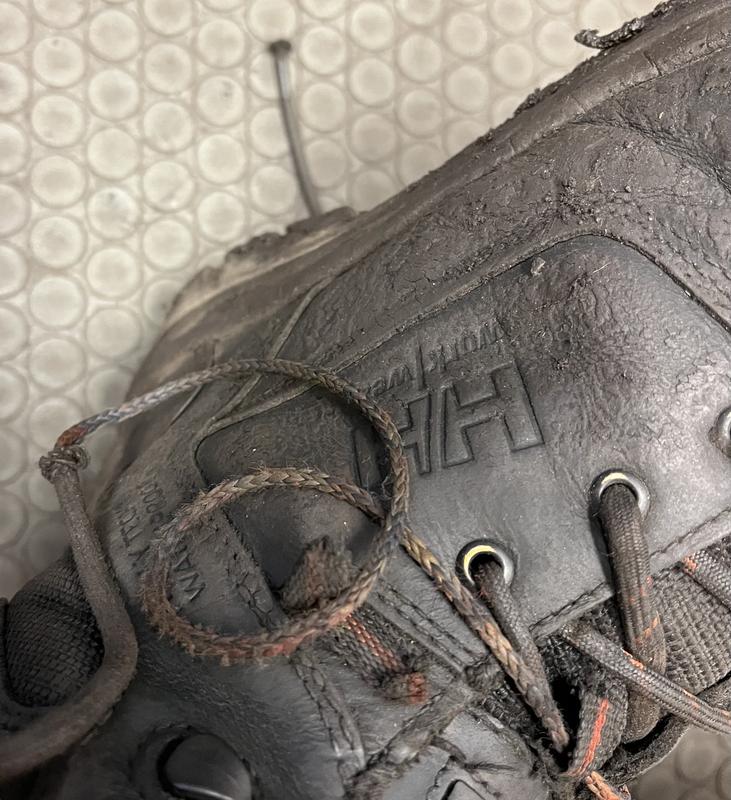 Laces and fabric hooks need improvement