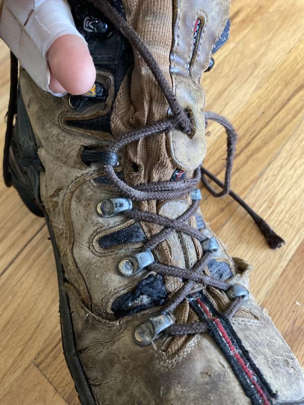 Replaced laces with upgraded (work boot quality) after stock laces break