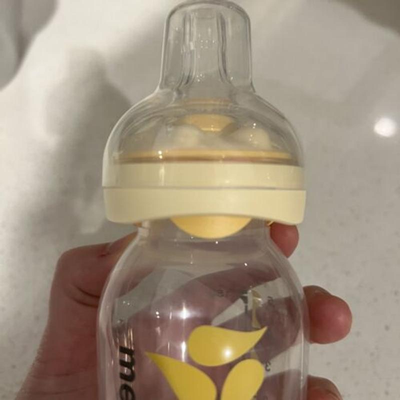 Medela Calma Feeding Device with 150ml Bottle at Babies R Us