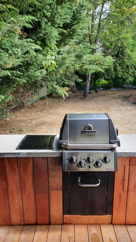 Broil King Monarch 390 Gas BBQ 3 Burner - BBQs | Mitre 10™