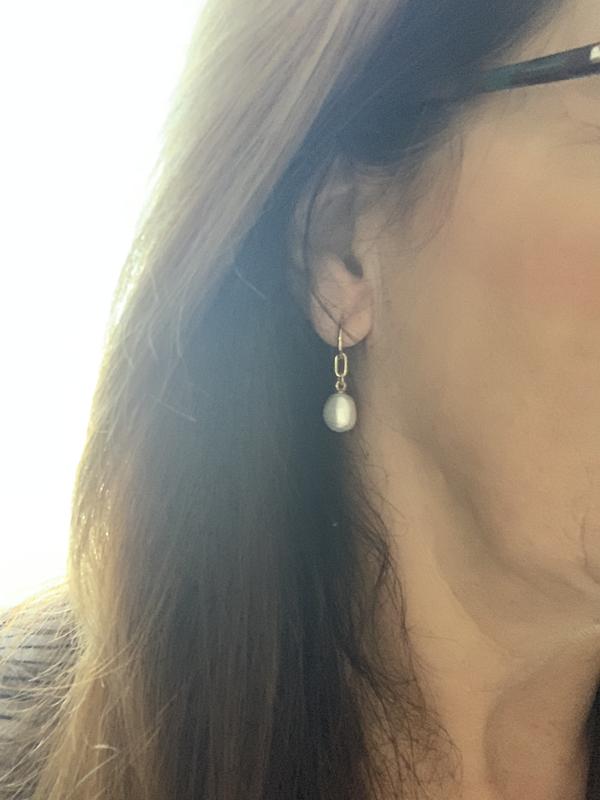 Drop Earrings with Cultured Freshwater Baroque Pearl in 10kt