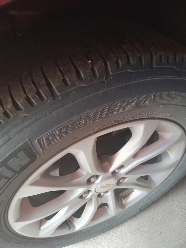 Used Michelin Premier LTX Tire - 235/65R18 106V - 6/32 Tread - All Season