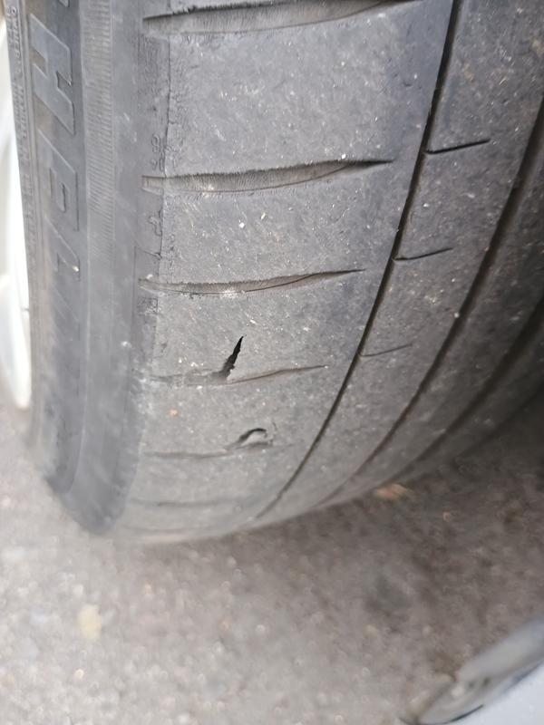 Tire rubber tread spliting