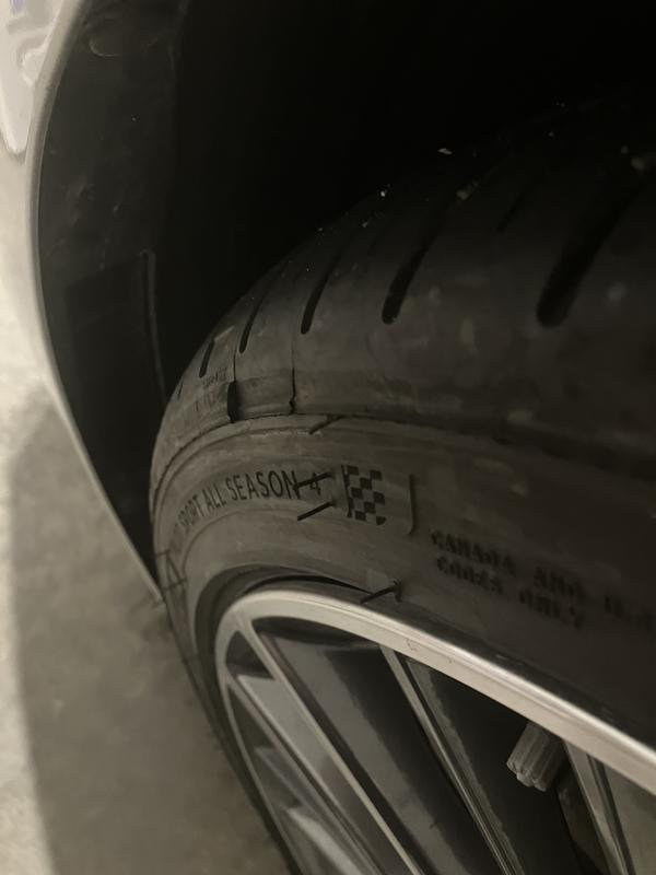 tread cap seam and nibs, pilot sport a/s 4, 225/40-zr18