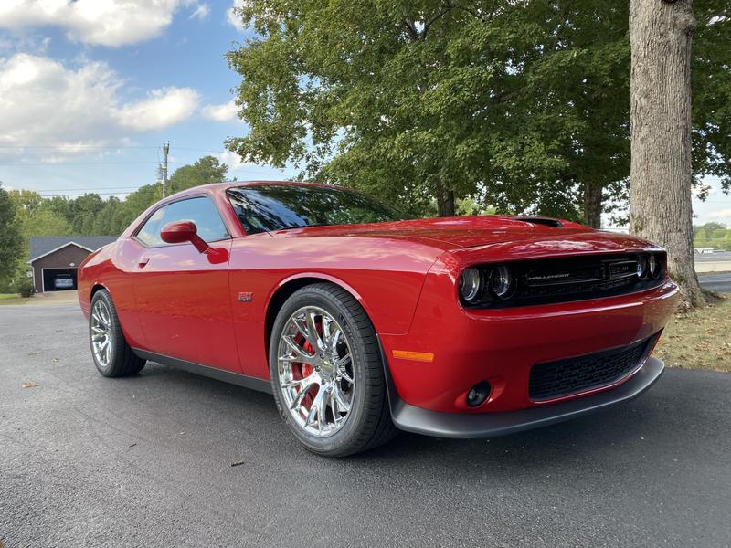 Challenger SRT 392 upfitted to 295/40R20