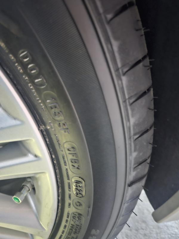 DOT numbers are diff on both tires, not sure this matters