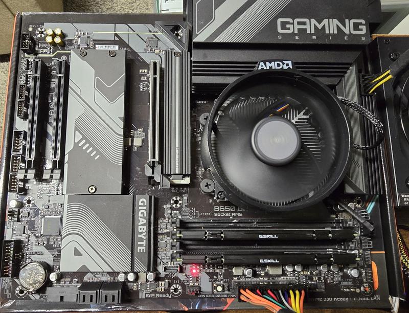 AMD Ryzen 5 8500G Phoenix AM5 3.5GHz 6-Core Boxed Processor