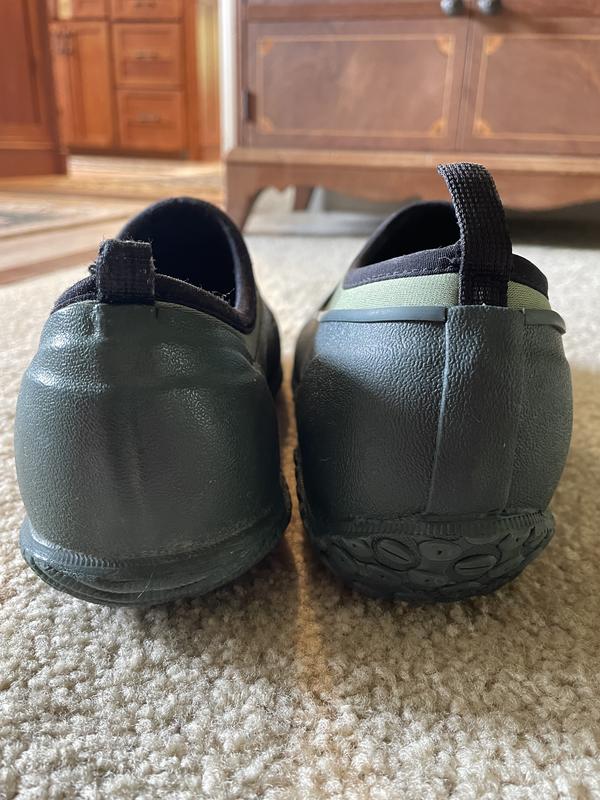 old on left has lower comfortable insert, right is newer higher uncomfortable insert that rubs ankles