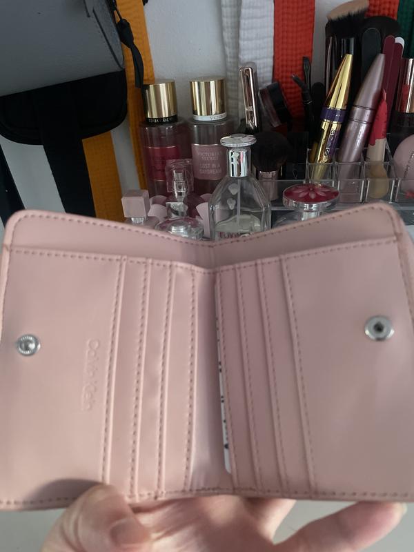 Calvin klein deals pink wallet