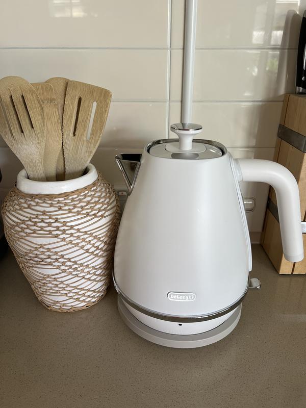 DeLonghi Distinta 1.7L Kettle Review