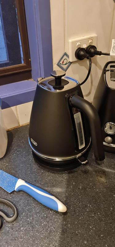 KBIN2001.Y Distinta Perla Kettle De Longhi AU