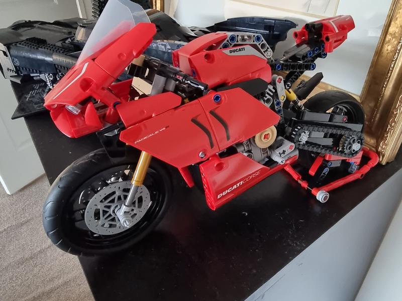 LEGO Technic Ducati Panigale V4 R 42107 MYER