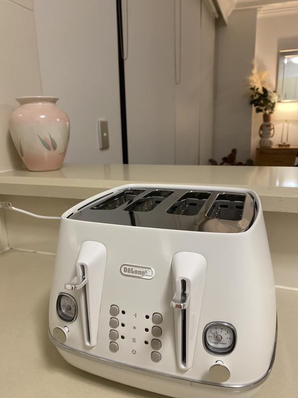 De'Longhi Distinta 4 Slot Toaster Review