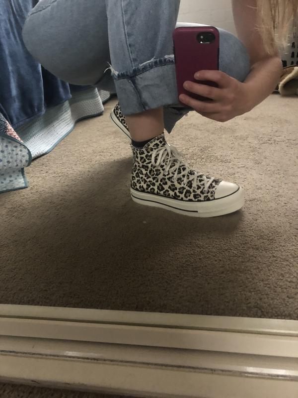 converse leopard high