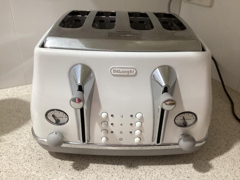 De'Longhi Icona Capitals Sydney Slice Toaster CTOC4003W MYER