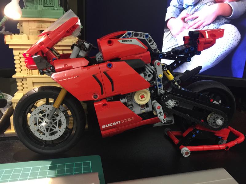 LEGO Technic Ducati Panigale V4 R 42107 MYER