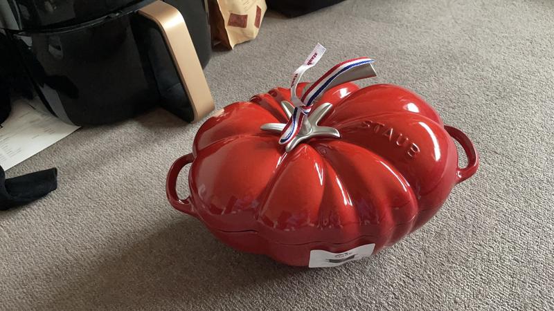 Limited Edition Casserole Tomato 2,5L Ø25cm, Red - Staub @ RoyalDesign