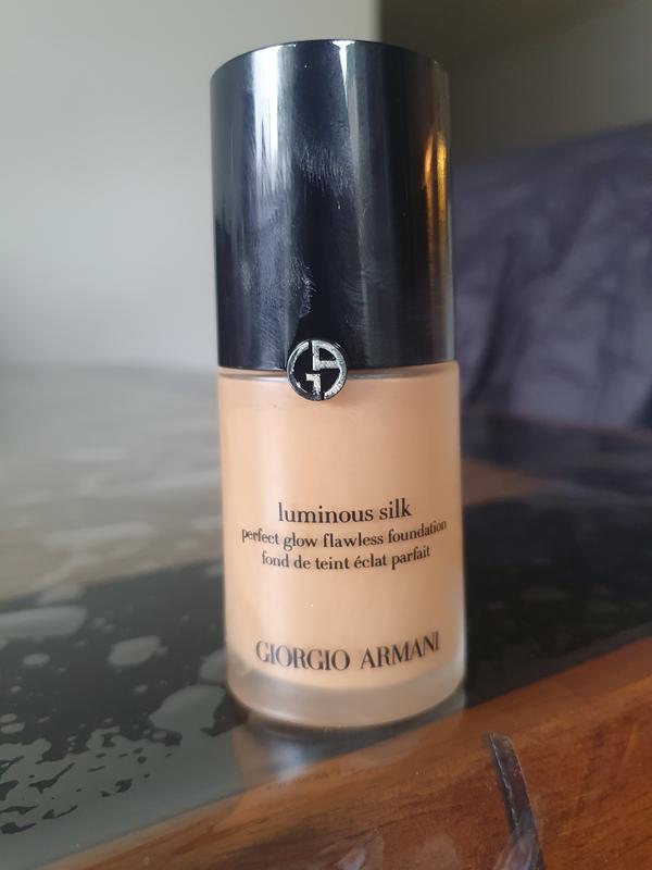 Giorgio armani luminous silk foundation deals myer