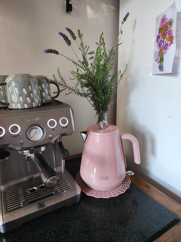 De'Longhi Eclettica Kettle in Playful Pink MYER
