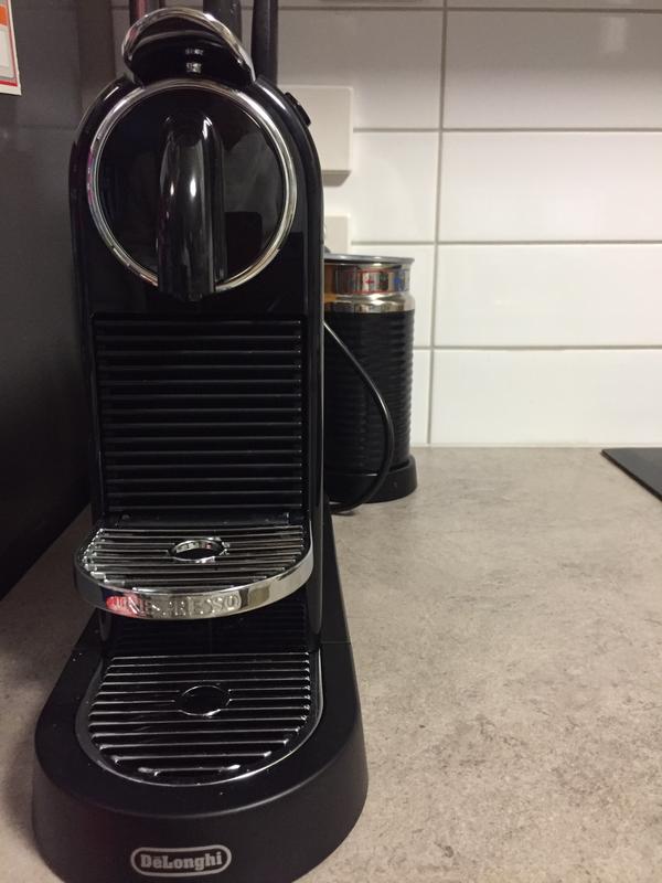 Delonghi EN 167 B Nespresso Citiz Capsules Coffee Maker Black