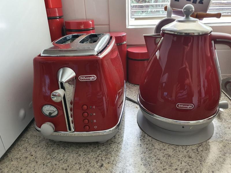 DeLonghi Icona Capitals 4 Slice Toaster, Red, CTOC4003R - Toasters