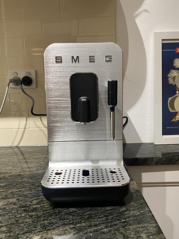 Smeg BCC02 Automatic Coffee Machine With Milk Frother - Crema