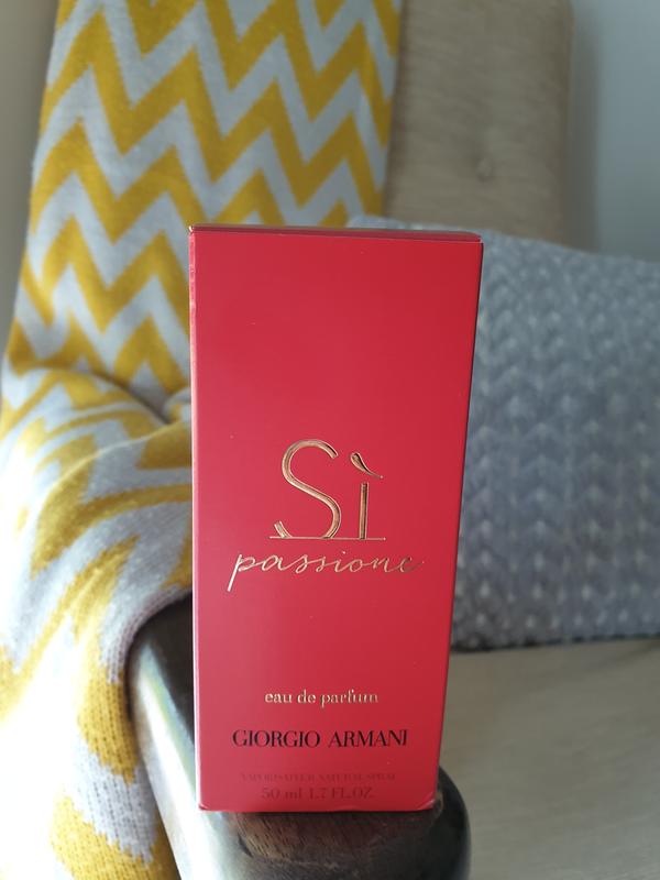 si armani perfume red