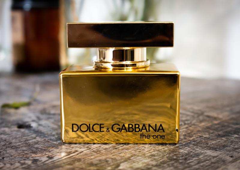 Dolce and gabbana outlet perfume gold bottle