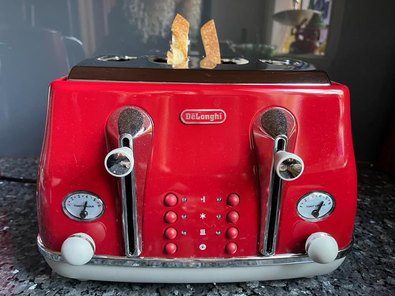 DeLonghi CTOC4003R, Icona Capitals Slice Toaster, Red