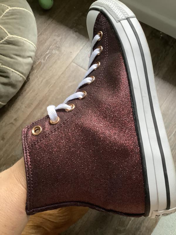 Cherry red cheap glitter converse