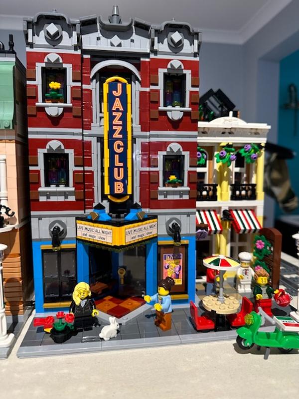  LEGO Icons Jazz Club 10312 Building Set for Adults and Teens, A  Collectible Gift for Musicians, Music Lovers, and Jazz Fans, Includes 5  Detailed Rooms Within The Music Venue and 8