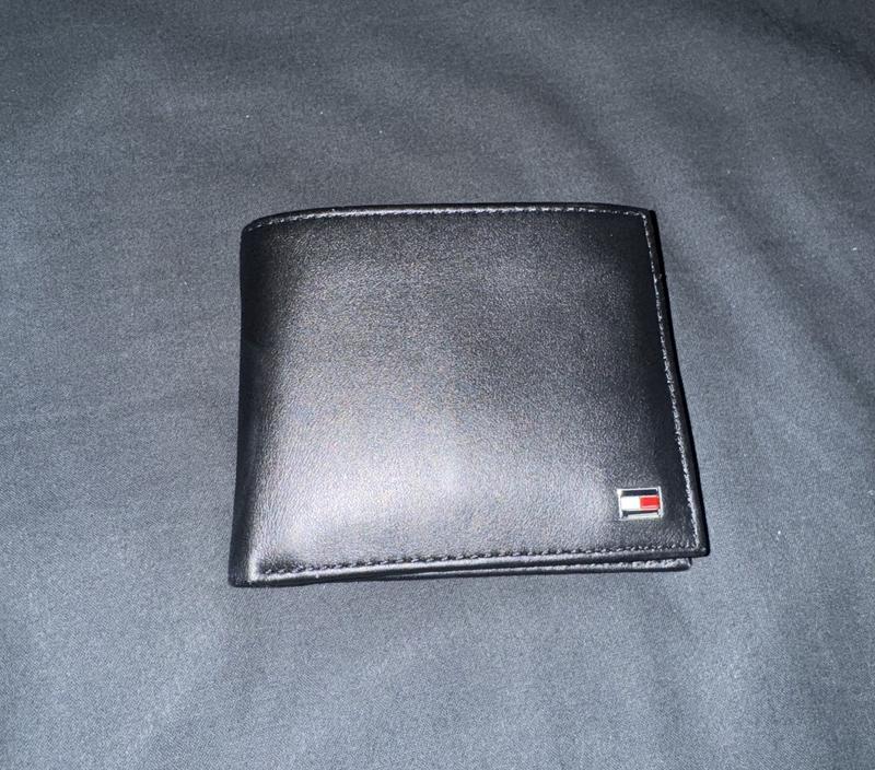 Tommy Hilfiger Eton Small Embossed Leather Bifold Wallet In Black