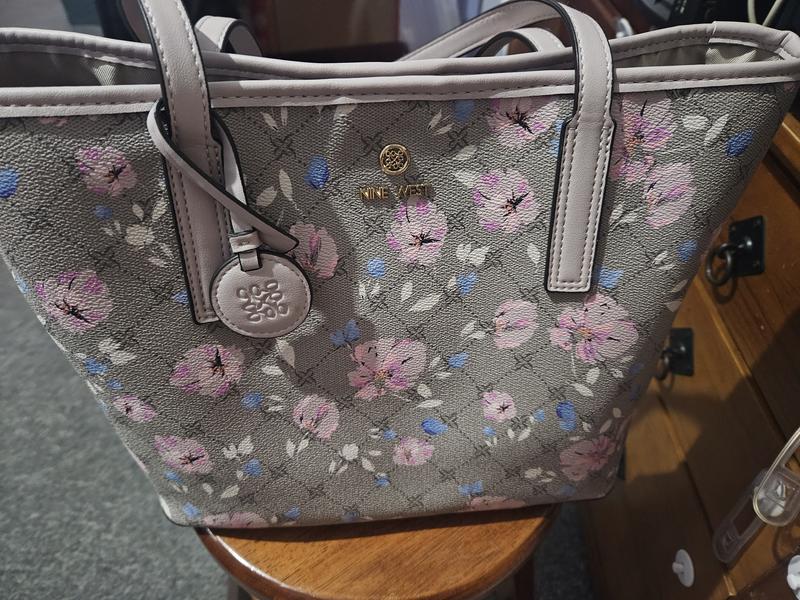 Market tote in 2024 signature rose print