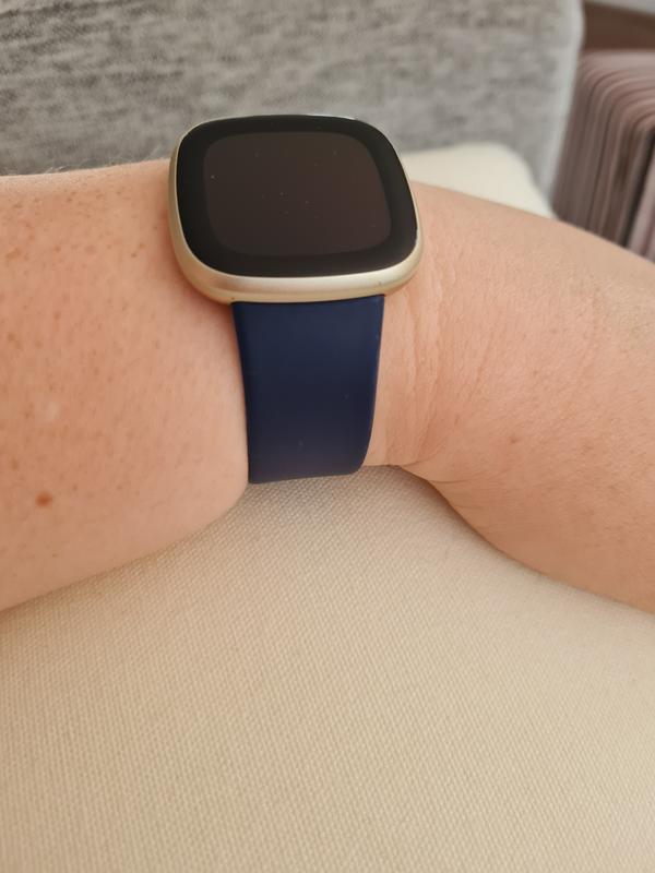 Fitbit versa 3 blue best sale and gold