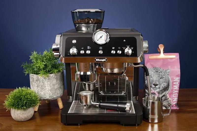 De'Longhi La Specialista Prestigio Manual Pump Coffee Machine in