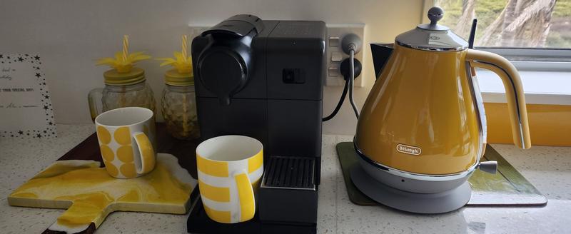 Delonghi Icona Capitals Kettle New York Yellow Noel Leeming