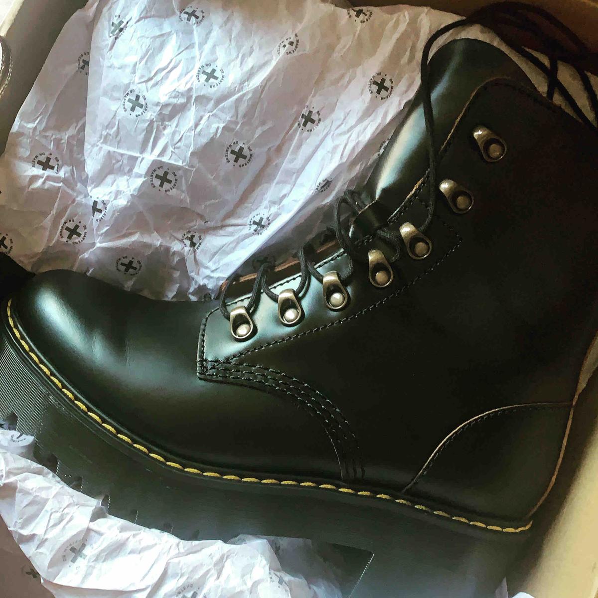 Review Thumbnail Image 0 196450785