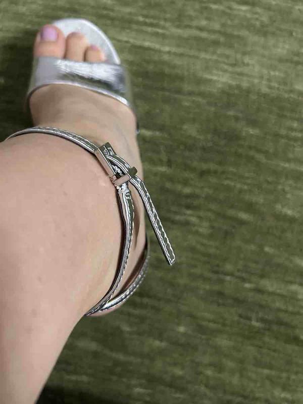 needs an extra strap