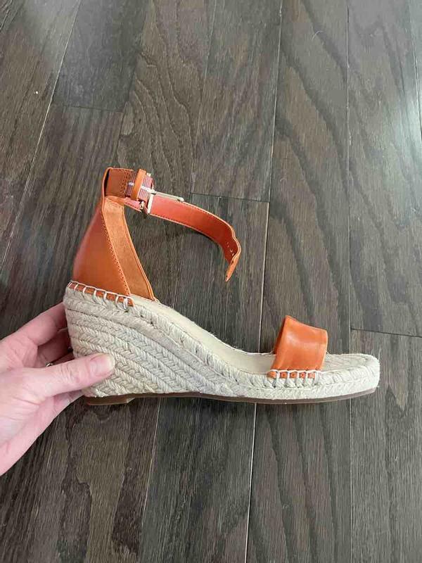 Review Thumbnail Image 0 225572343