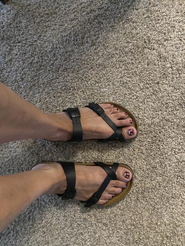 The perfect black leather sandals for Summer.