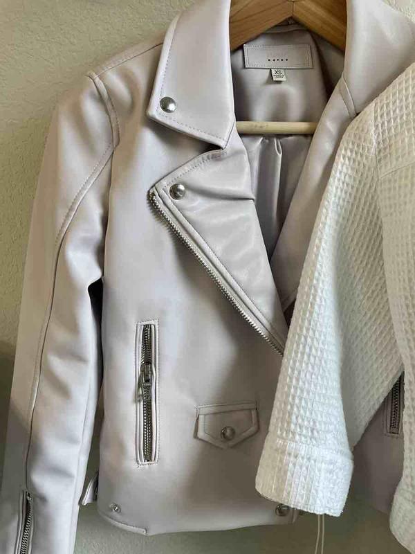 Review Thumbnail Image 0 218859553