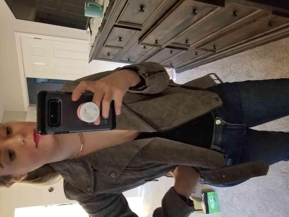 Review Thumbnail Image 0 210164766