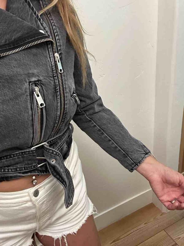 Review Thumbnail Image 0 228399605