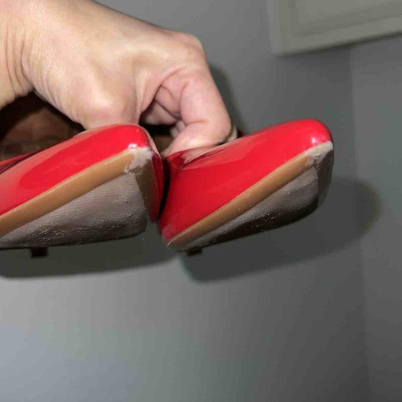 received a damaged and worn pair